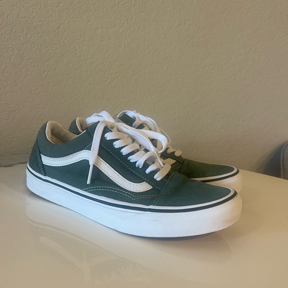 VANS Suede Old Skool Skate Shoes Sneakers Thyme/True White Womens 9 Used